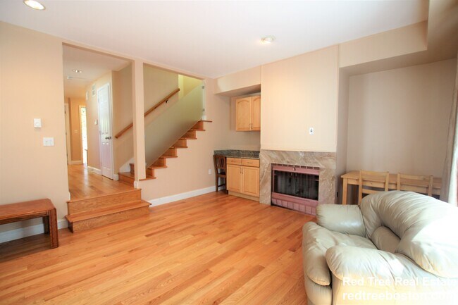 50 Undine Rd