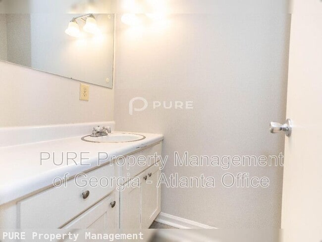 Photo - 772 Rogers Way SW