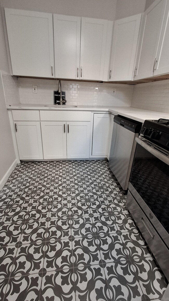 Kitchen - 330 Hudson St Unit 1