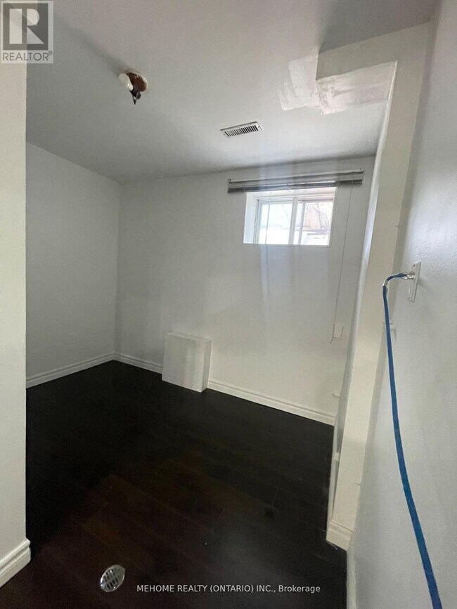 Photo - 51 Laxford Ave