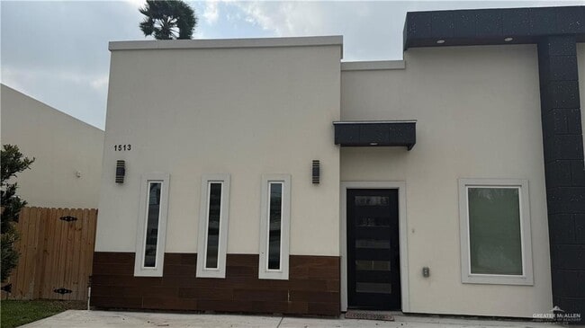 Building Photo - 9 B W St