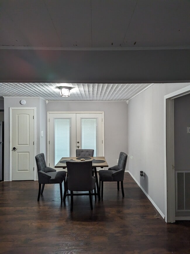 Photo - 502 N Caney Dr