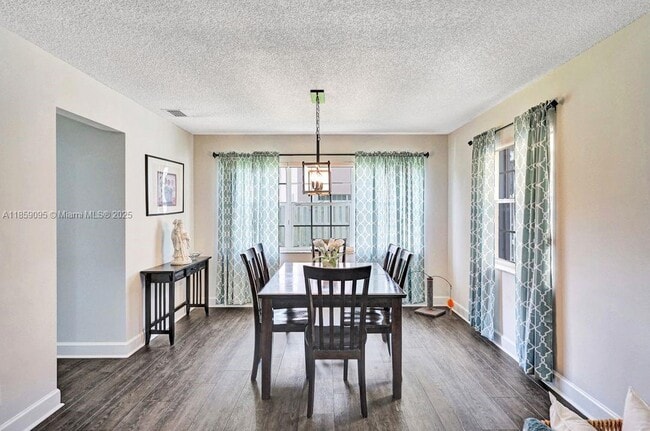 Photo - 285 Bridgeton Way