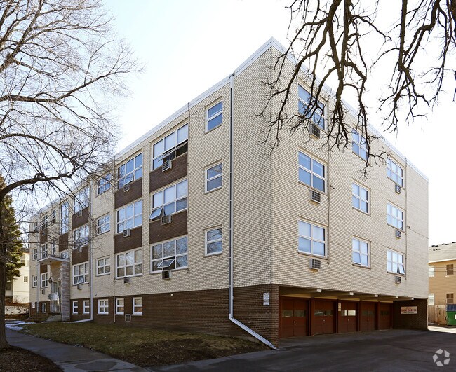 Ridgewood Apartments - Ridgewood Apartments
