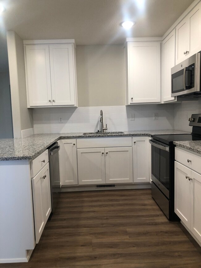 Photo - 1411 W Pebblebrooke Dr