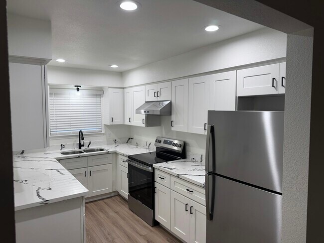 Photo - 2118 N Glenn Ave Unidad 2122 N. Glenn Ave