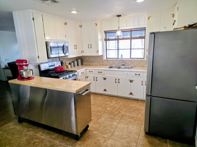 Photo - 104 Riverside Dr