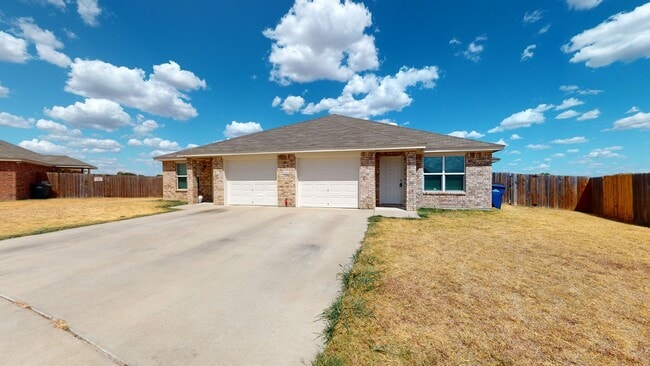 Building Photo - 2 WEEKS FREE !!!! GORGEOUS DUPLEX IN COPPE...