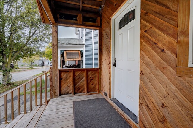 Photo - 413 Caroline St