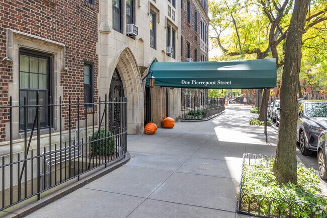 Sidewalk view - 1 Pierrepont St
