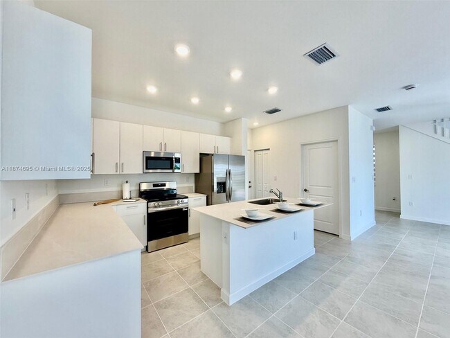 Photo - 2600 SE 25th St
