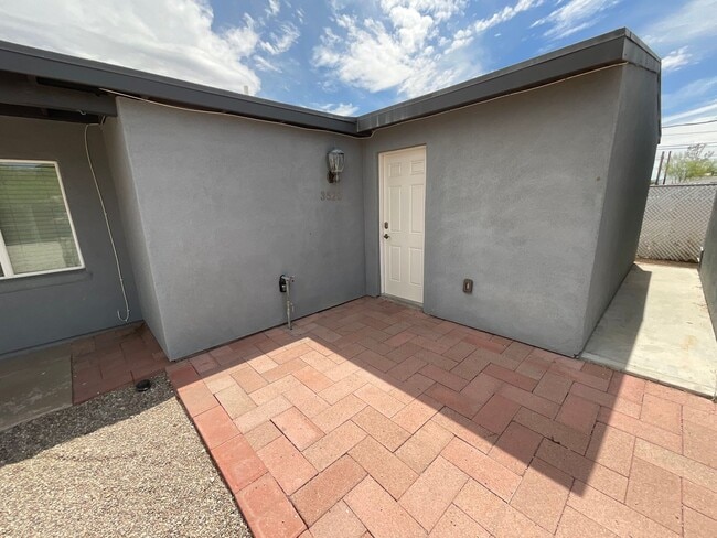 Photo - Central Tucson, close to University of Ari...