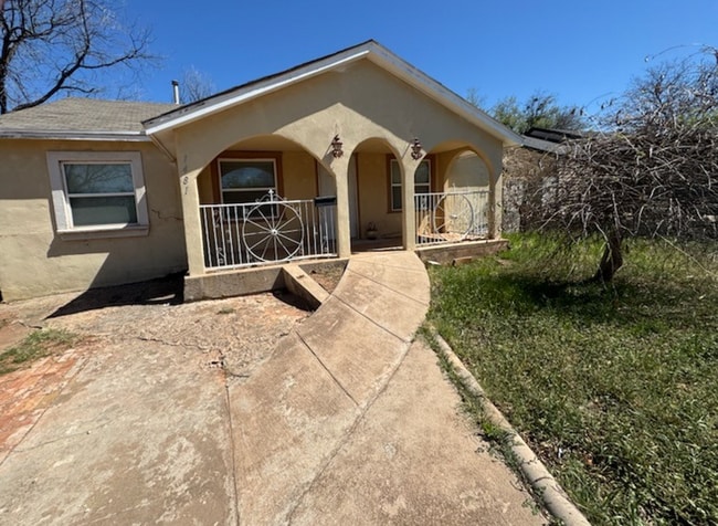 Building Photo - fully furnished 3-bedroom, 2-bathroom