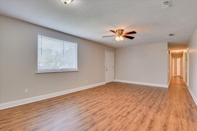 Photo - 608 Cedarwood Ct