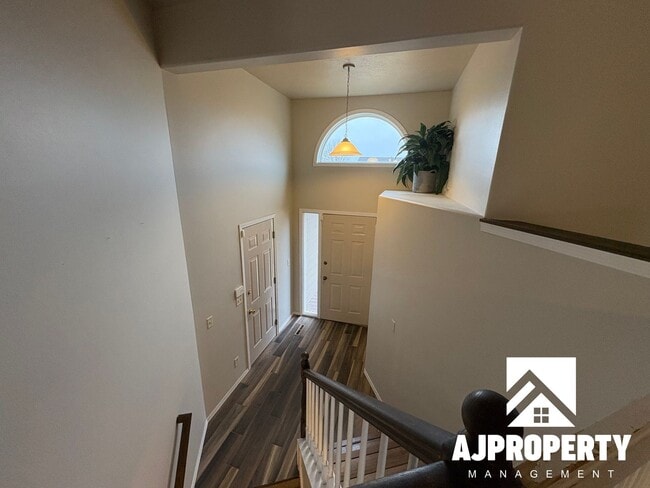 Photo - 5509 S Sarmar Ave