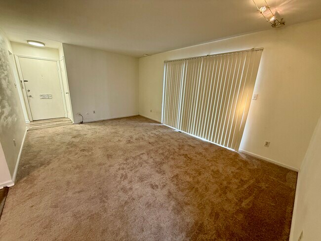 Photo - 991 Manor Ln Unidad F