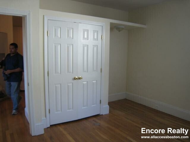 Building Photo - 62 Egmont St Unit 5