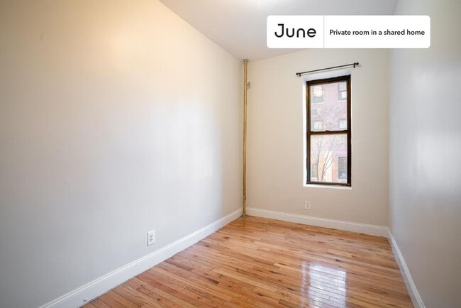 Room in Shared 4 bed/1 bath home in Central Harlem