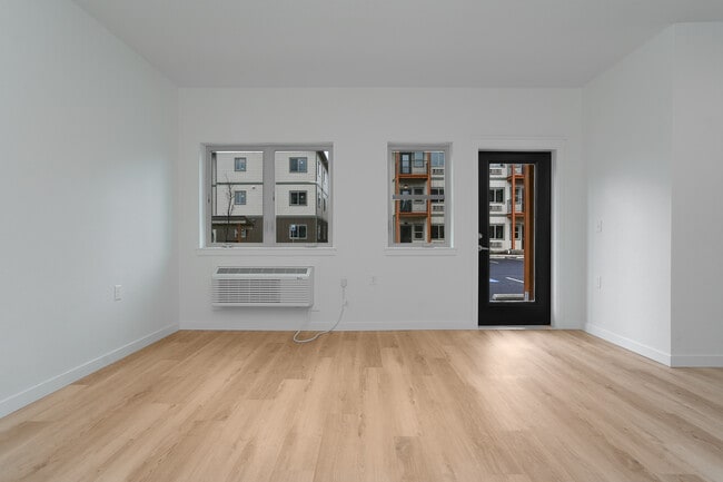 Photo - 300 Hoxton Ave