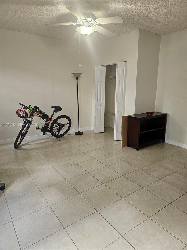 Photo - 6901 SW 95th Ave Unidad 0