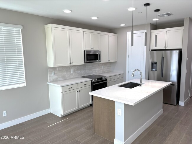 Building Photo - 1009 E Pasadena Ave