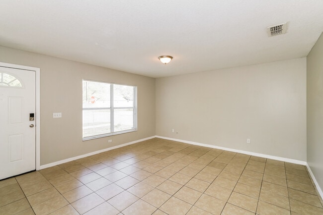 Photo - 8415 N 10th St