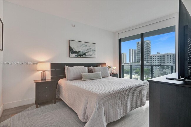 Photo - 121 NE 34th St Unit 902