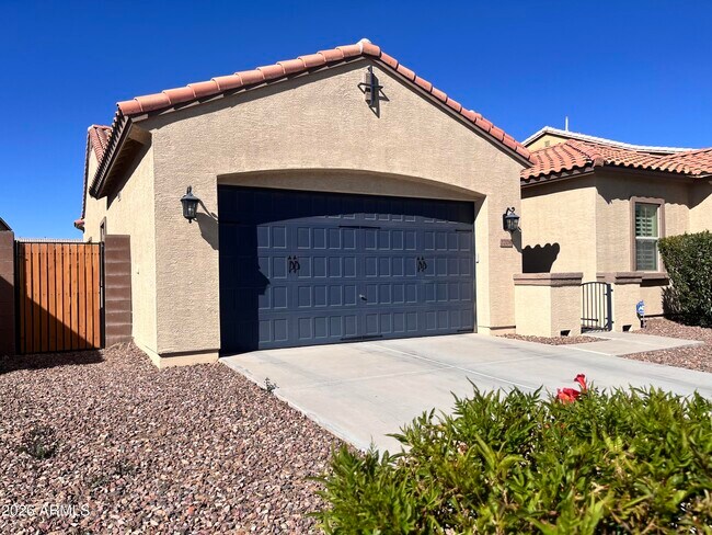 2208 E Indian Wells Dr