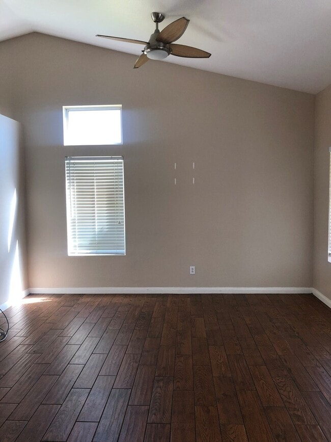 Photo - Gorgeous and Large  4 bedroom Custom Singl...
