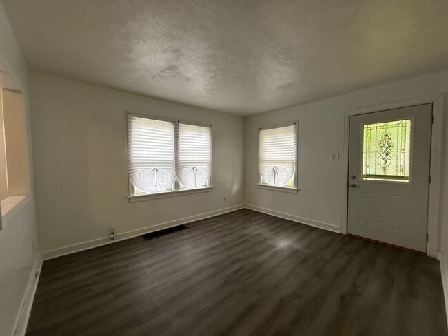 Photo - Freshly Renovated Bungalow in Home Park Area!