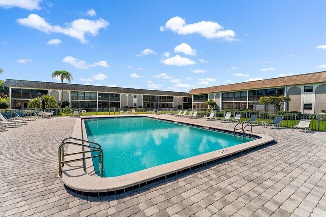 Photo - 755 Saturn St Unidad D201