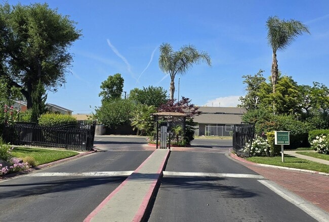 Photo - 4860 E Lane Ave Unit 118