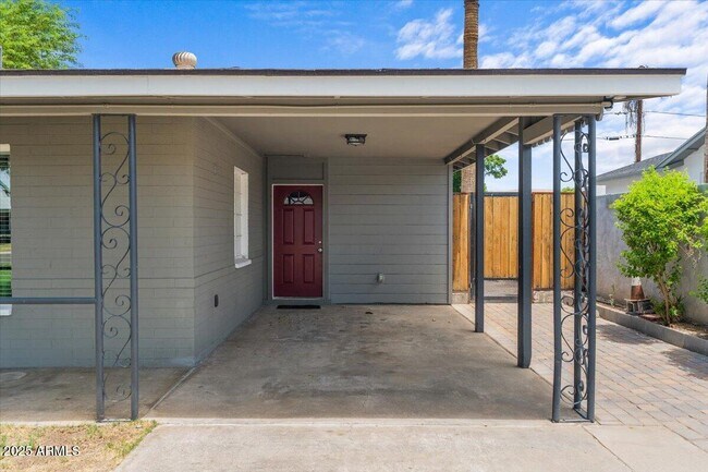 Photo - 838 E Belmont Ave