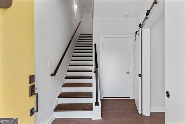 Photo - 415 Gartrell St SE