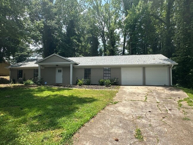 Front yard - 2048 Quilt Ct