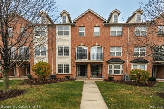 Building Photo - 22017 Parkview Dr