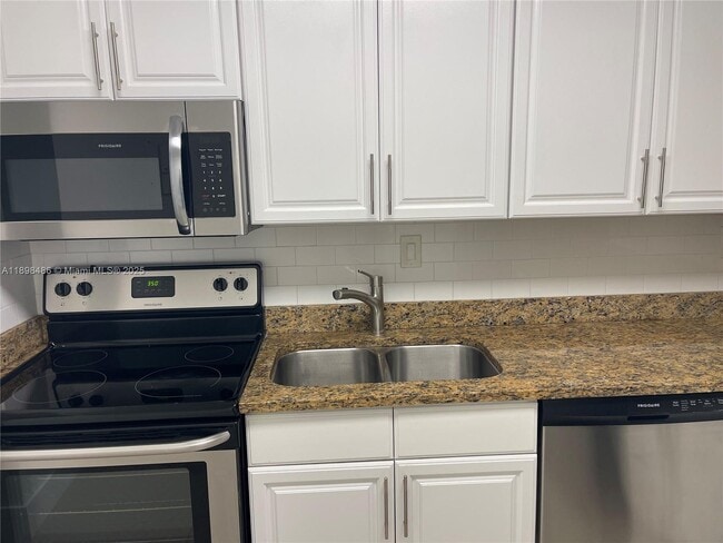 Photo - 3300 NE 192 St Unidad 205