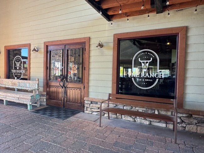 Building Photo - 3 BR Furnished w/Utilities-Vacation Rental...