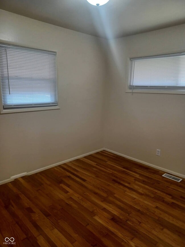 Photo - 33 S Post Rd