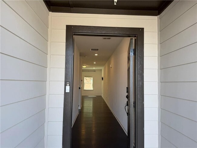 Photo - 716 Vallin St