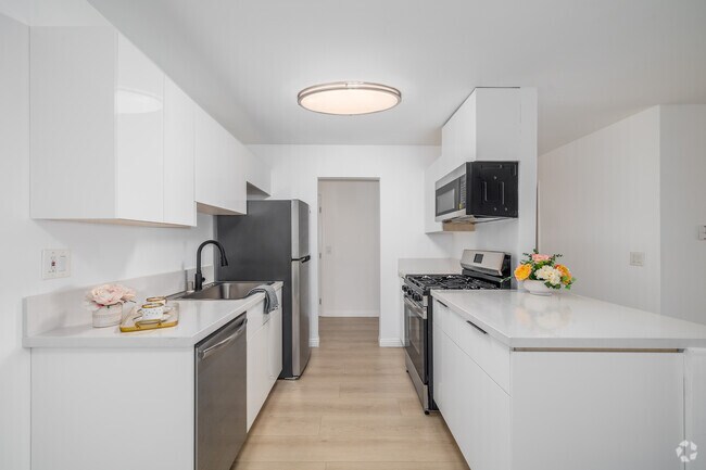 1BR, 1BA - 950SF - Kitchen