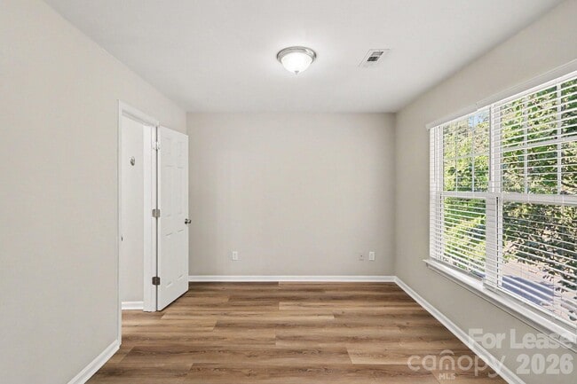 8011 Rolling Meadows Ln