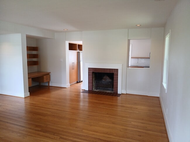 Photo - 100 Eheart St SE