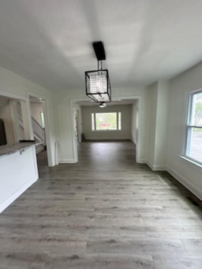 Photo - Fully renovated house for Rent!