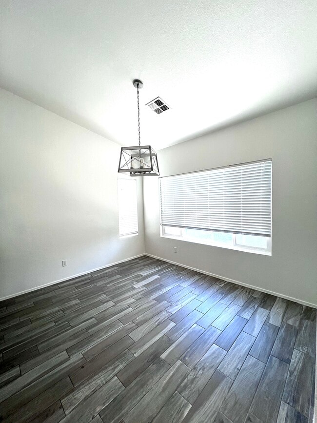 Dining room - 1501 E Princeton Ave