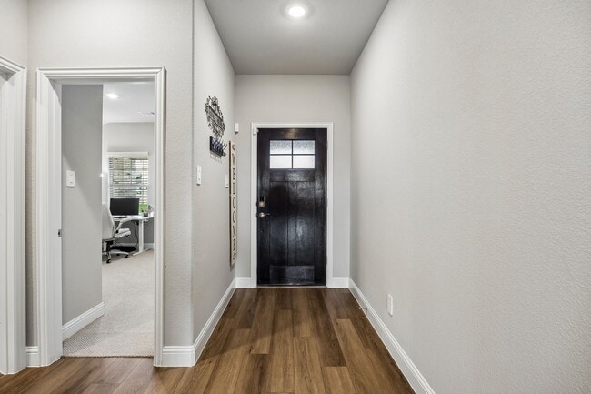 Photo - 1107 Emberwood Dr