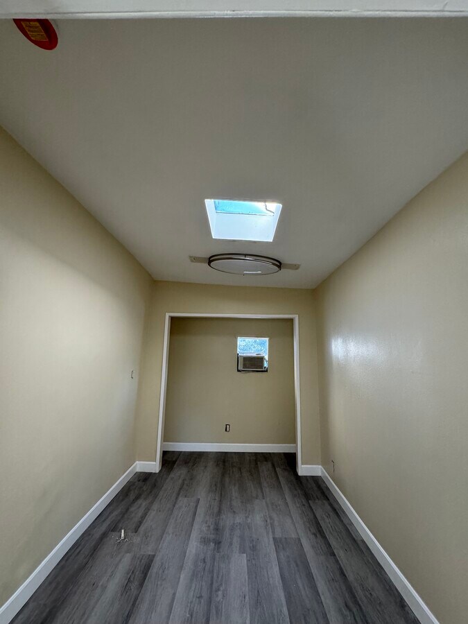 Photo - 1833 W 51st St