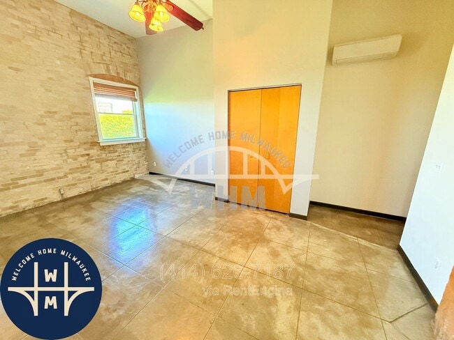 Building Photo - 904 E Pearson St Unit 314