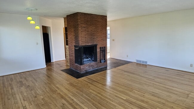 Photo - 1198 Heather Ln SE