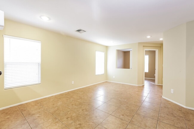 Photo - 710 Loughton St